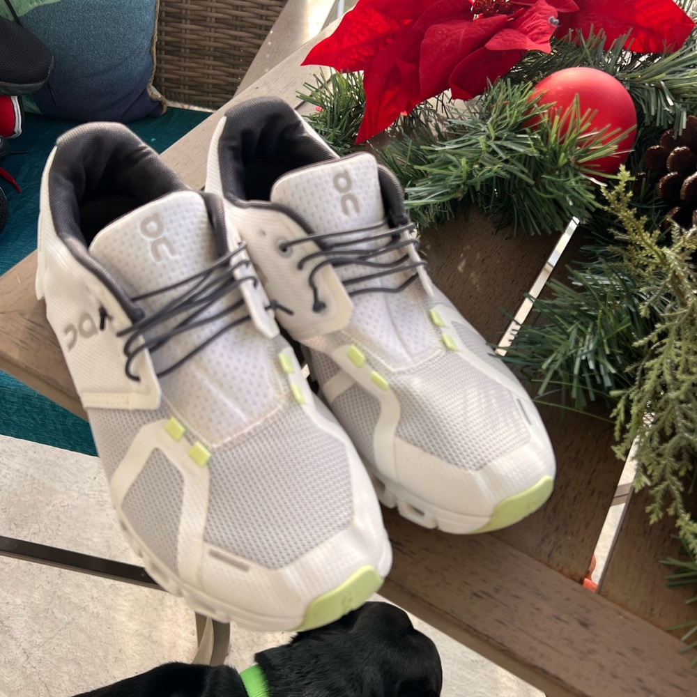 On running cloud 5 push. White. Size 8 1/2 EUC.